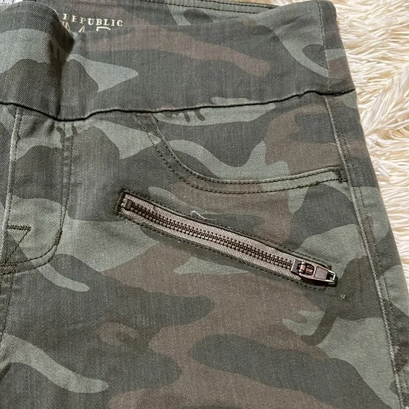 Rock and Republic Denim Leggings - Picture 4 of 9